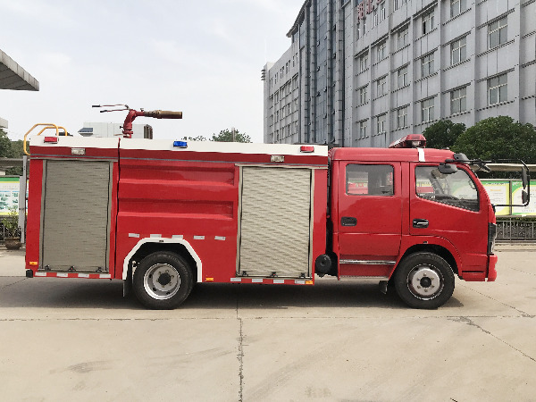 東風5噸水罐消防車