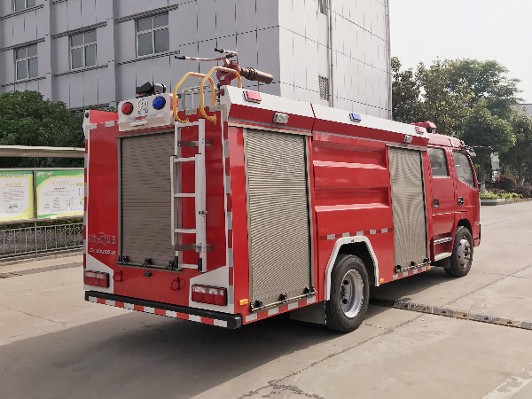 東風5噸水罐消防車