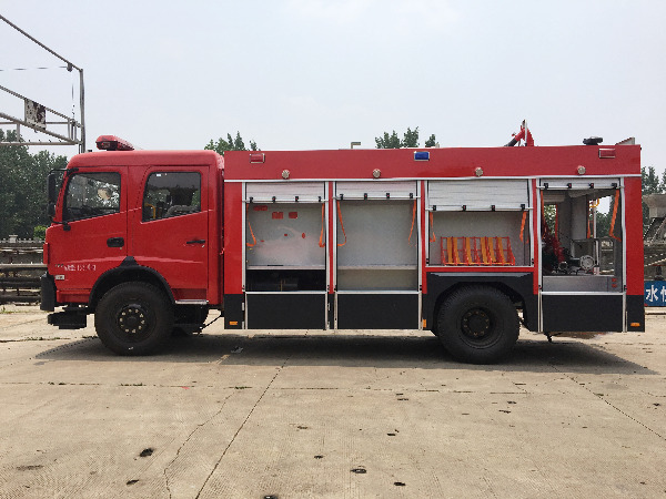 東風6噸水罐消防車