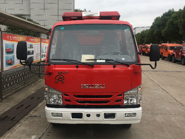 小型泡沫消防車