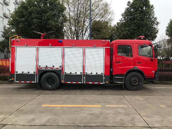 東風6噸泡沫消防車