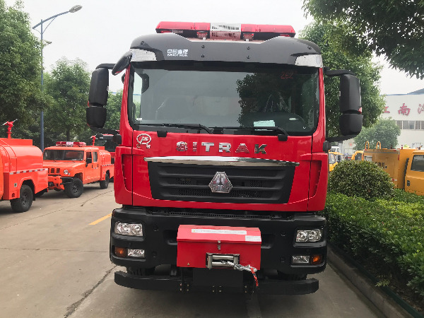 重汽汕德卡搶險救援消防車