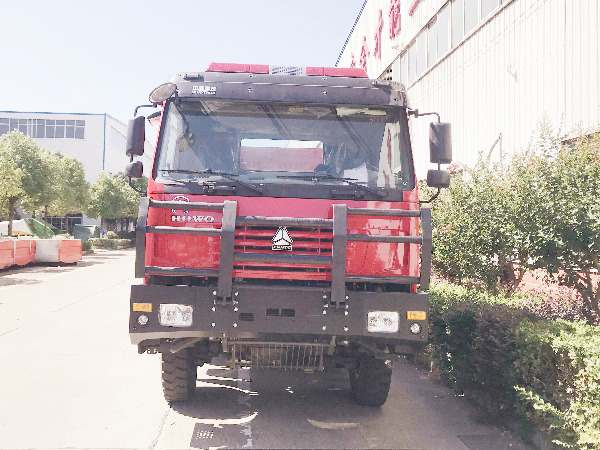 重汽四驅供水車