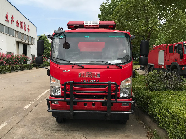 慶鈴四驅(qū)越野供水車