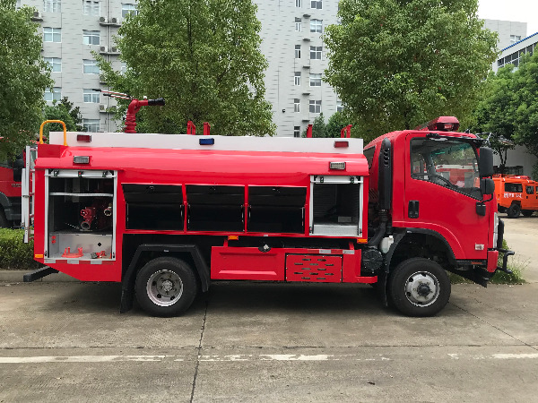 慶鈴四驅(qū)越野供水車