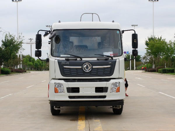 東風(fēng)天錦消防灑水車