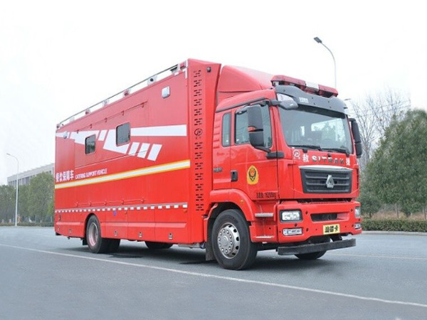 重汽汕德卡餐飲保障車