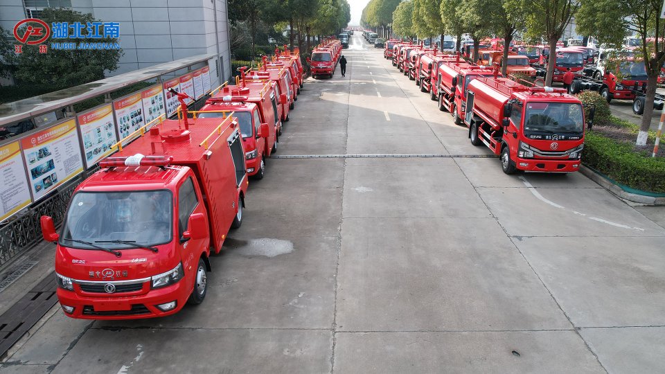 德國曼搶險救險車及奔馳18噸泡沫消防車